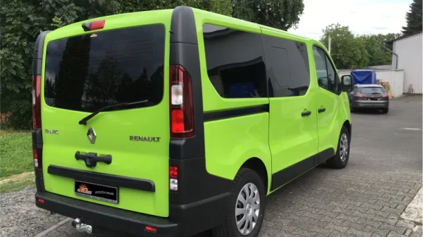 Scheibentönung an einem Renault Trafic Transporter in Idstein – getönte Heck- und Seitenscheiben für Gewerbefahrzeuge.