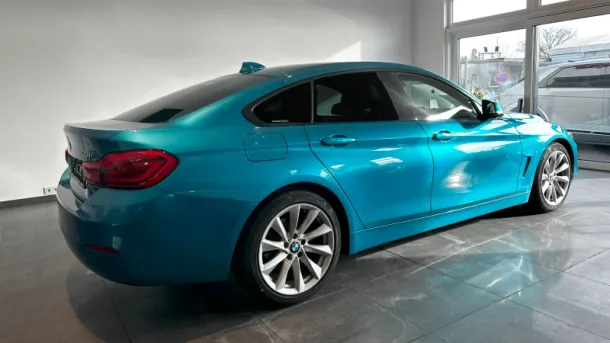 Scheibentönung an einem BMW 420i Limousine in einem Autohaus in Geisenheim – getönte Heck- und Seitenscheiben von SL Foliendesign